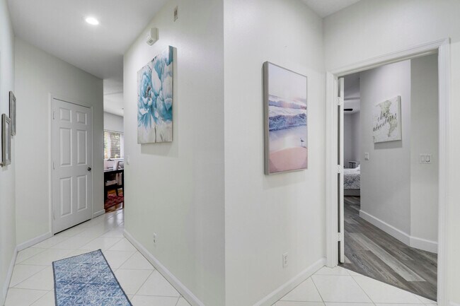 Foto del edificio - 8301 Mulligan Cir