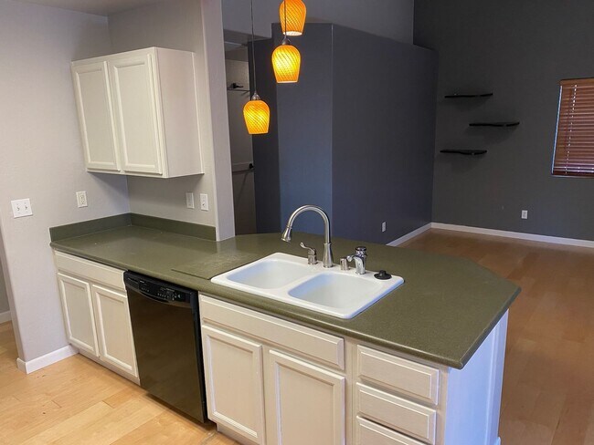 Foto del edificio - 2864 W. PAYSON CT - 4 BEDROOM 2 BATHROOM -...