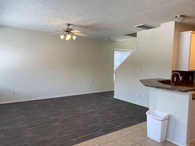 Foto del edificio - 14326 Fairbuff Ln