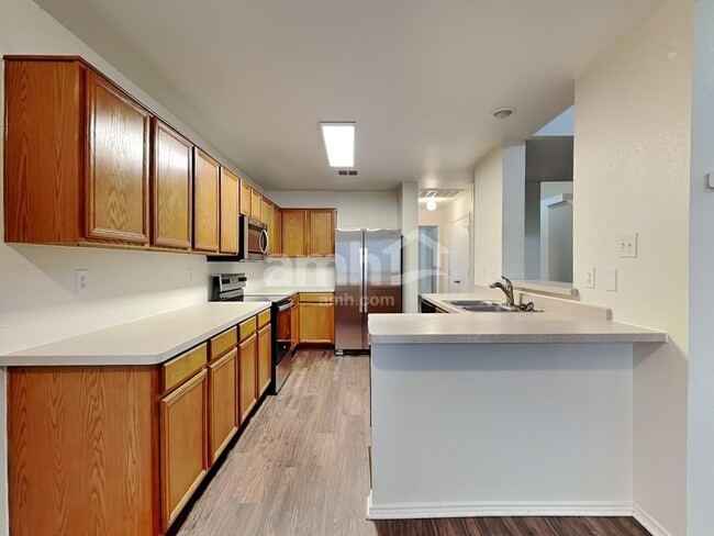 Foto del edificio - 1036 Cove Hollow Dr