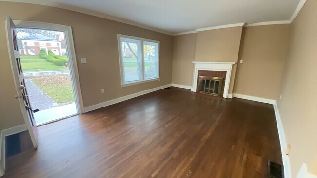 Building Photo - 2711 Central Ave