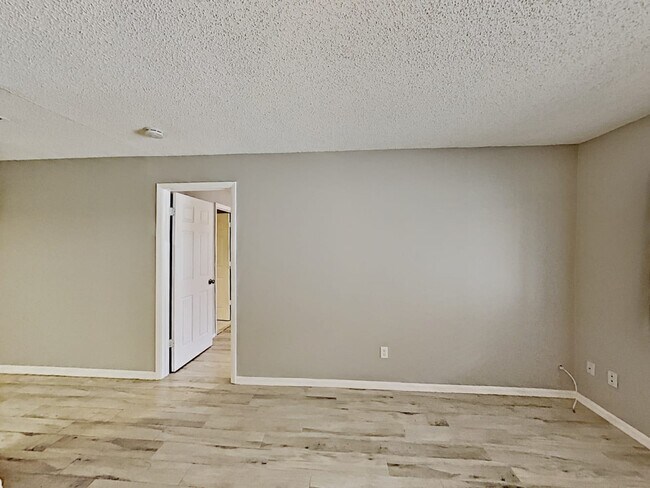 Building Photo - 885 Great Bend Rd