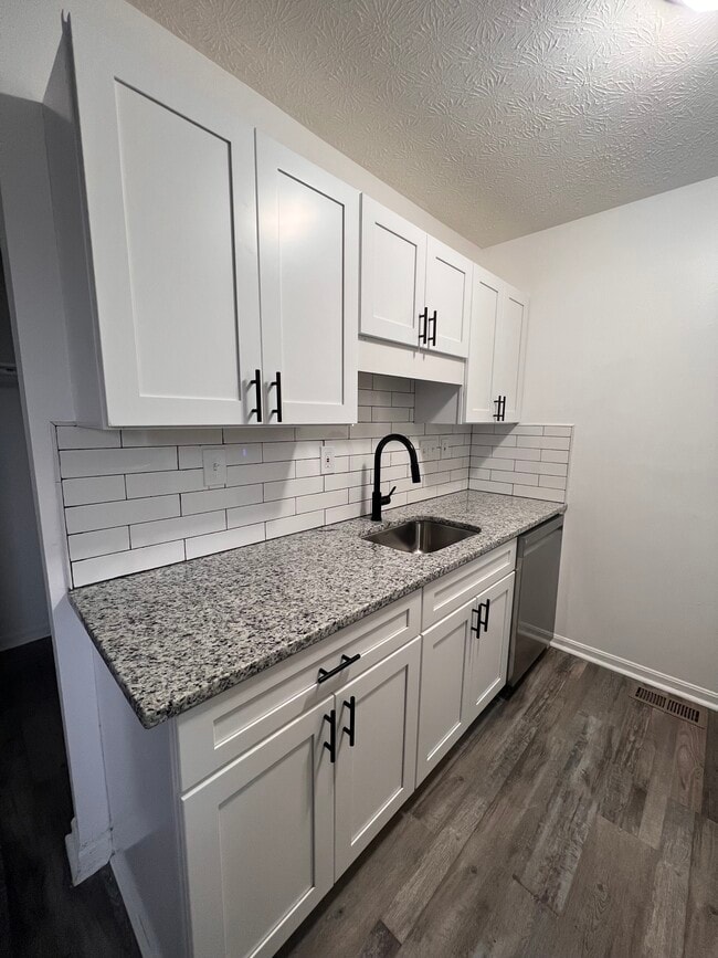 Building Photo - 2080 Woodtrail Dr