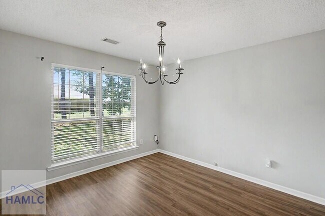 Foto del edificio - 1110 Cornett Ct