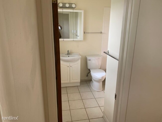 Building Photo - 1 br, 1 bath Apartment - 334 S McKinley St