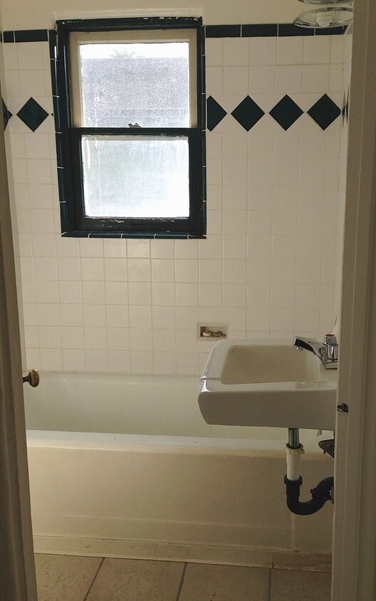 Bathroom - 682 E Main St