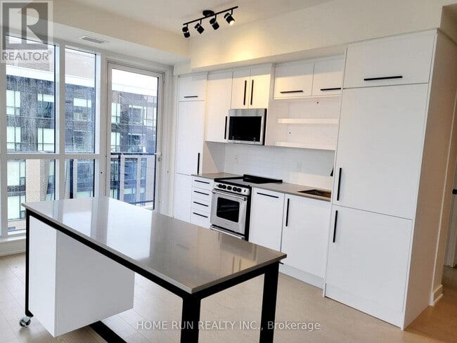 Building Photo - 560 Rideau St