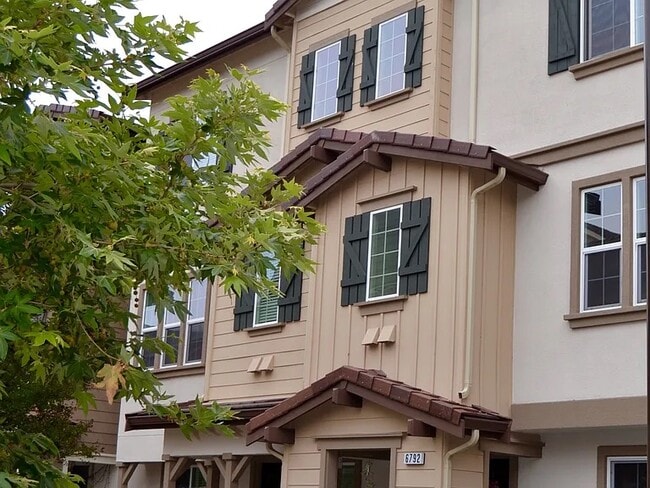 Building Photo - 6792 S Mariposa Ln