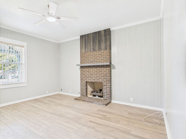 Foto del edificio - 112 W Hackberry St
