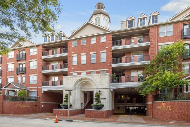 Foto del edificio - 2400 McCue Rd