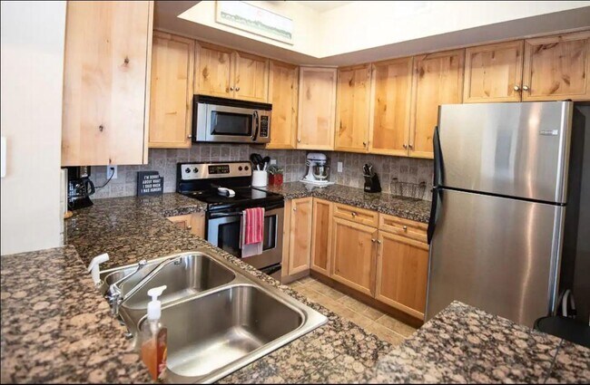 Building Photo - 180 Spinner Ct