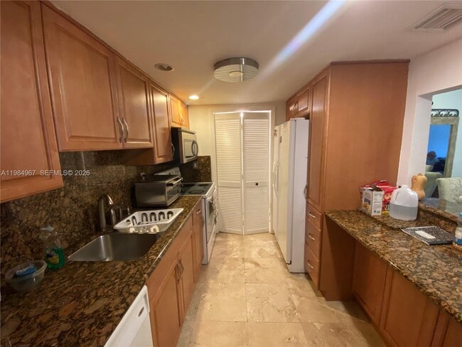 Foto del edificio - 240 Lakeview Dr