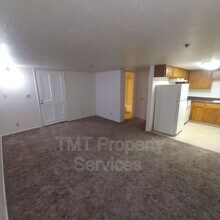 Building Photo - 1021 H St
