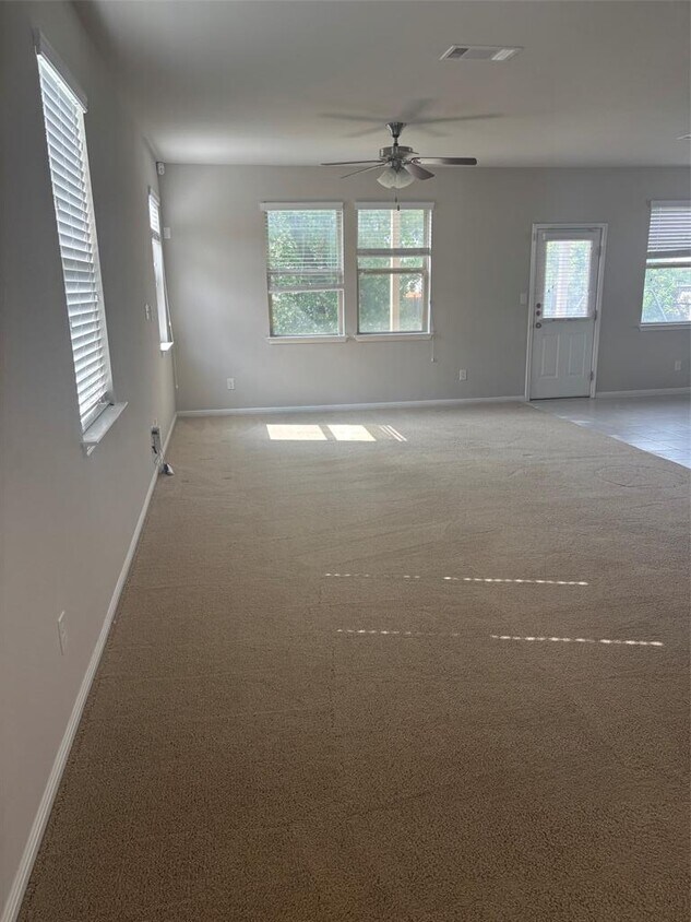 Building Photo - 520 Cinnamon Teal Ln