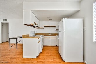 Building Photo - 5816 Bromley Ave