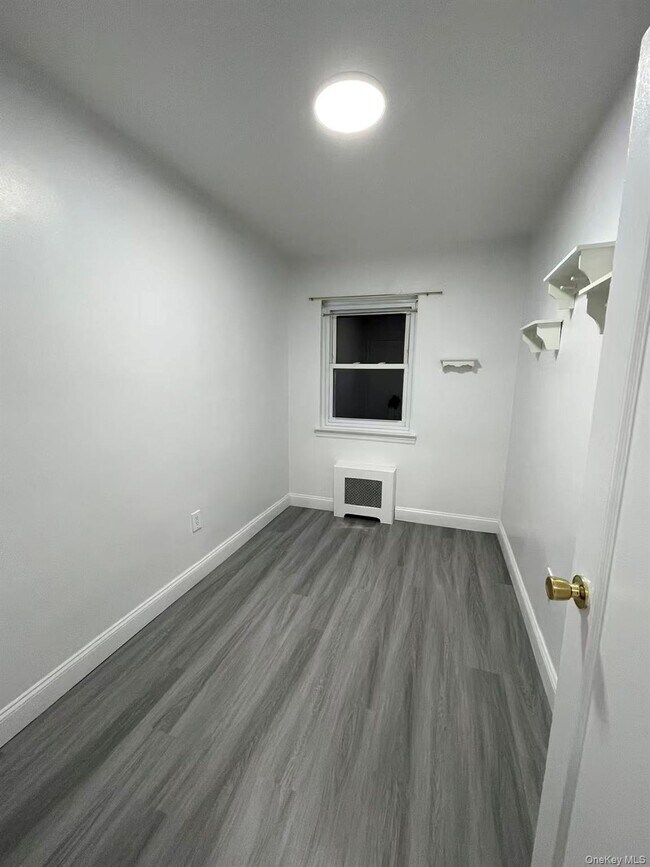 Foto del edificio - 198-01 56th Ave