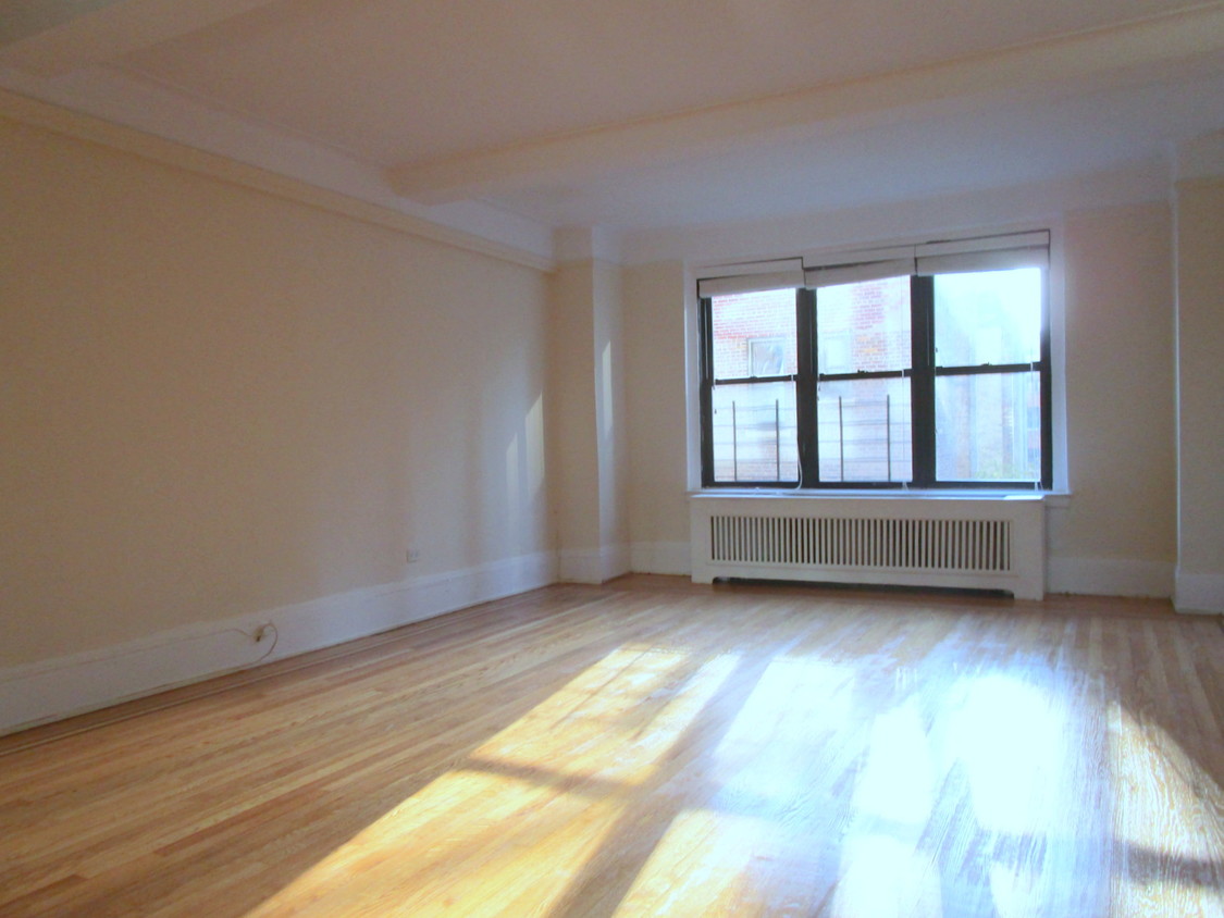 Foto principal - 310 E 55th St