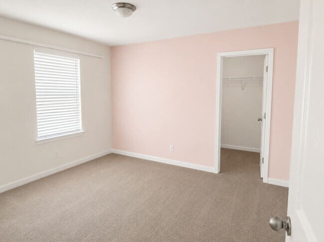 Building Photo - 1173 Elbridge Dr