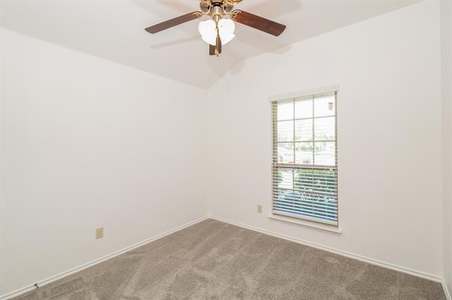 Foto del edificio - 1321 Honeywood Ln