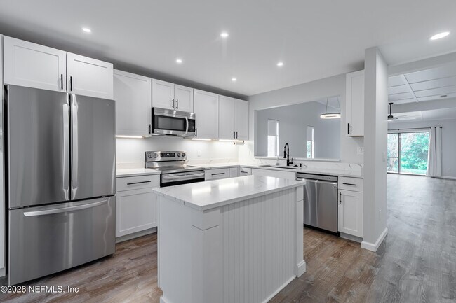 Foto del edificio - 8118 Baymeadows Cir E