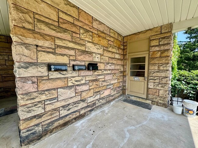 Building Photo - 212 N Highland Ave