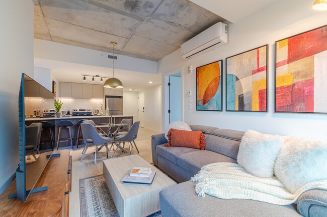 Building Photo - 1210 Rue Jeanne-Mance
