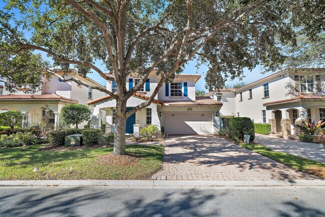 Building Photo - 622 Castle Dr