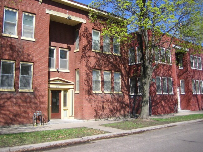 Foto del edificio - 93 N Milton St N