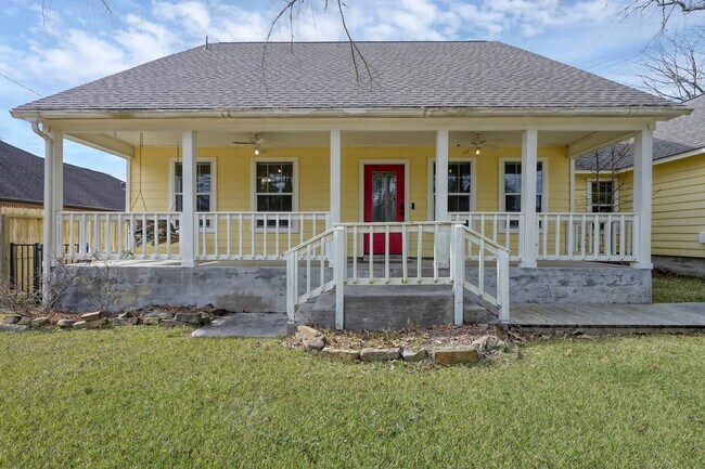 Building Photo - 12102 Mustang Ave