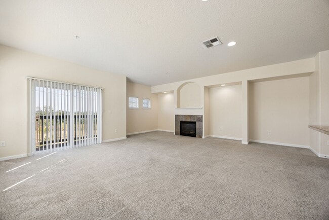 Building Photo - Springwater Crossing