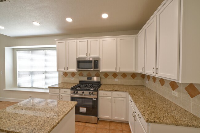 Building Photo - 3001 Claybrook Dr