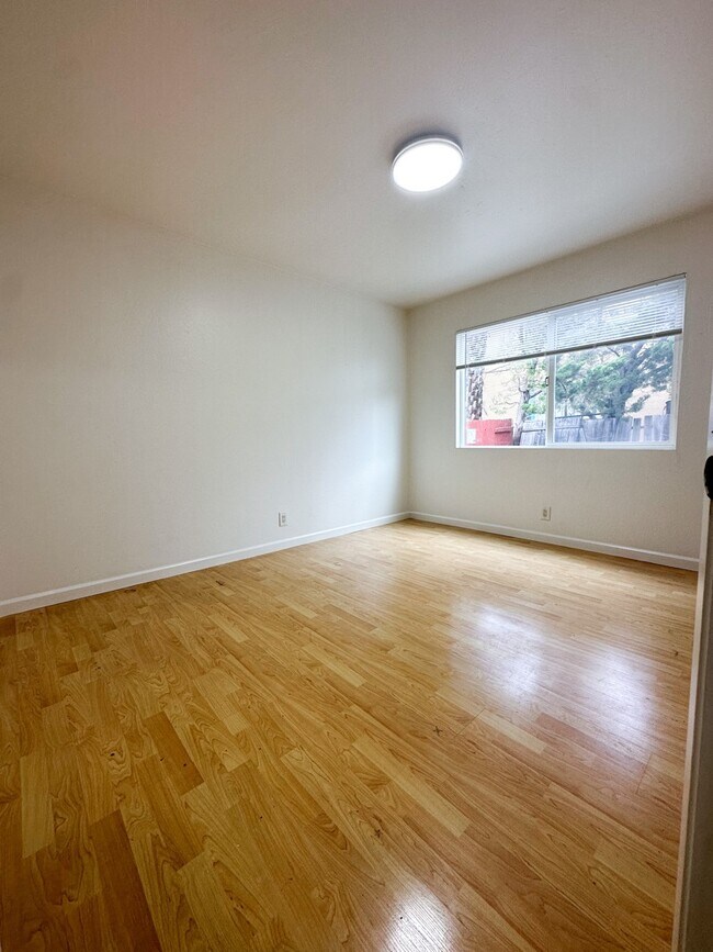 Foto del edificio - 3409 66th Ave