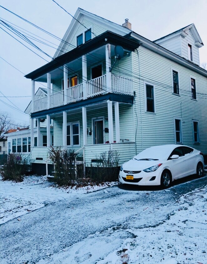 Primary Photo - 121 Lakeview Ave