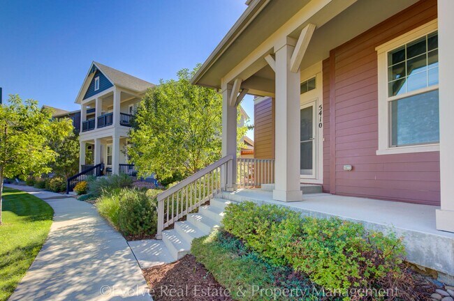Building Photo - Evolve Real Estate: Modern Comfort Meets D...