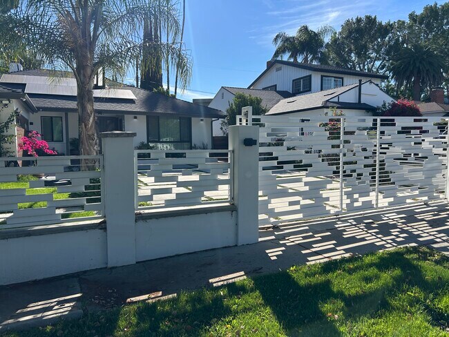 Foto del edificio - 4912 Alonzo Ave