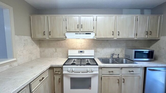 Building Photo - Hidden Gem! "Vinings Run" 2 Bed - 1 Bath C...