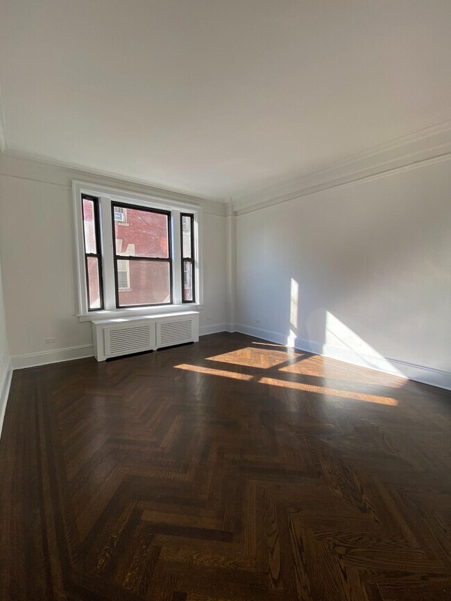 Foto del edificio - 166 W 72nd St