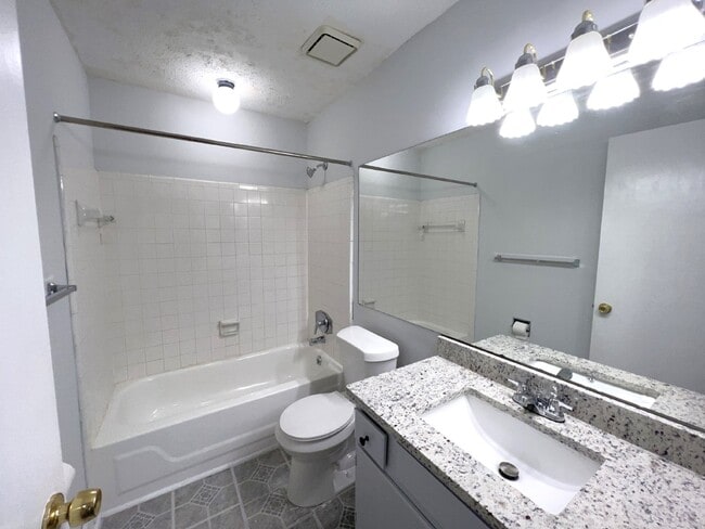 Bathroom - 2248 Runnymead Rdg SE