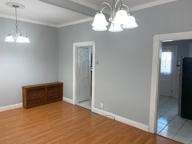 Building Photo - 605 Larch St
