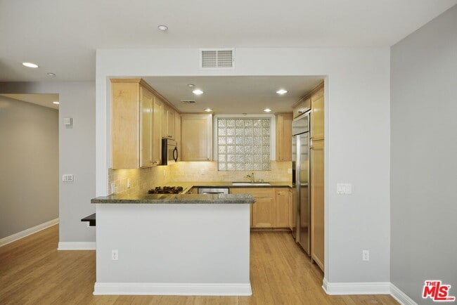 Building Photo - 2125 S Bentley Ave