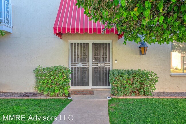 Building Photo - 3 br, 2.5 bath House - 7748 E Camelback Rd