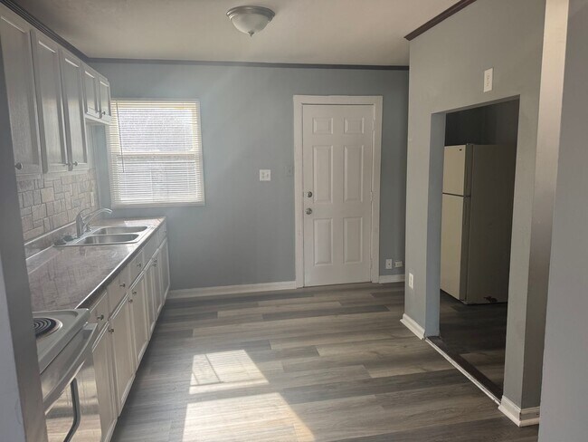 Foto del edificio - Charming 3BR/1BA Ranch in Martindale-Brightwood Neighborhood