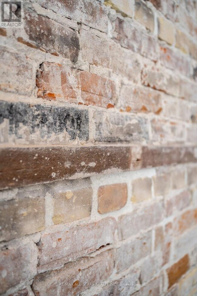 Building Photo - 61 Colborne St