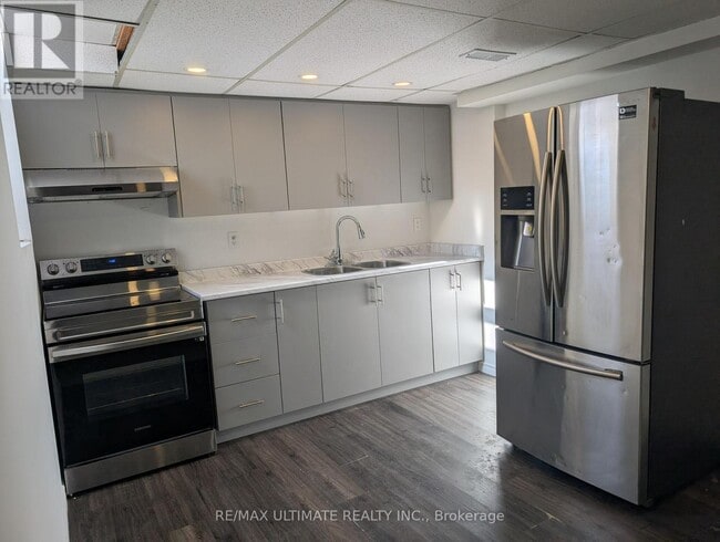Building Photo - 573 Sheppard Ave
