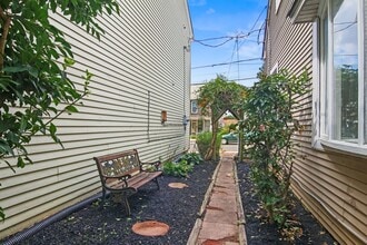 Building Photo - 562 N Union St