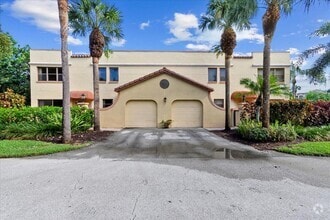 Building Photo - 41 Uno Lago Dr