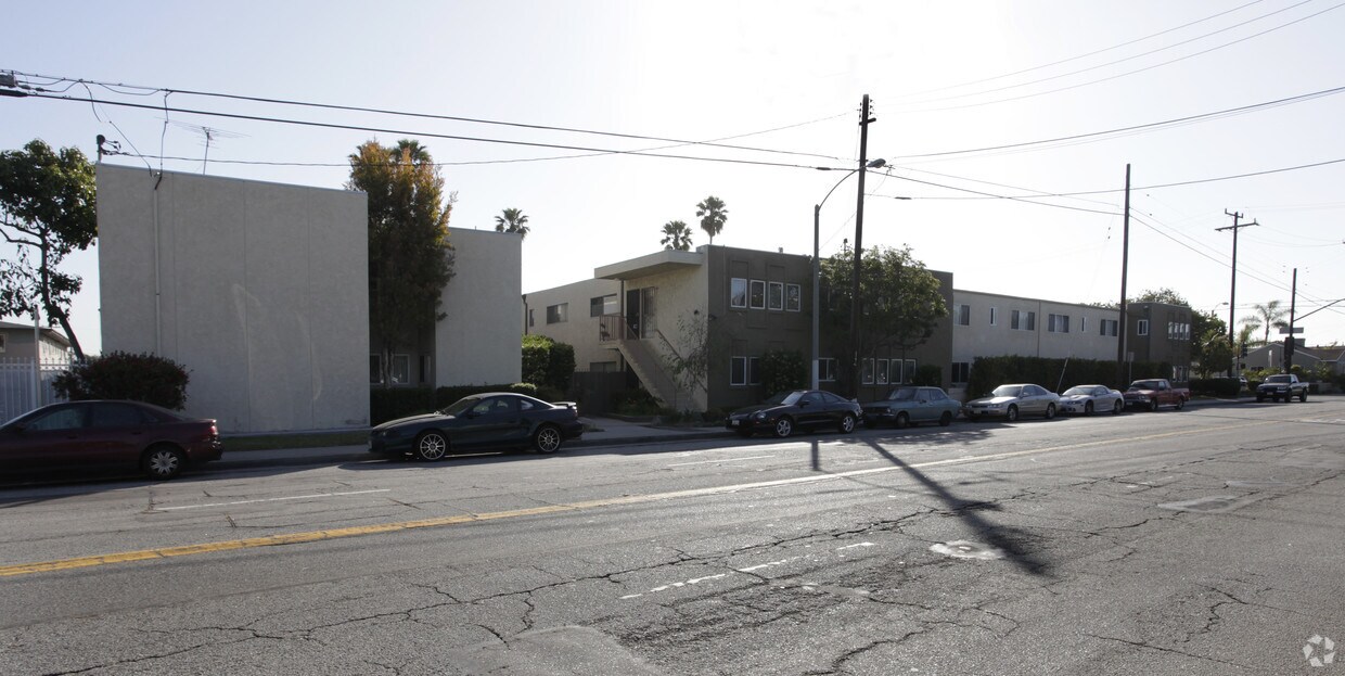 1959 Cloverfield Blvd, Santa Monica, CA 90404 Apartments in Santa