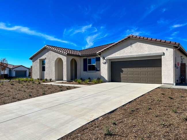 Building Photo - Single Story 4 bedroom 3 bathroom home loc...