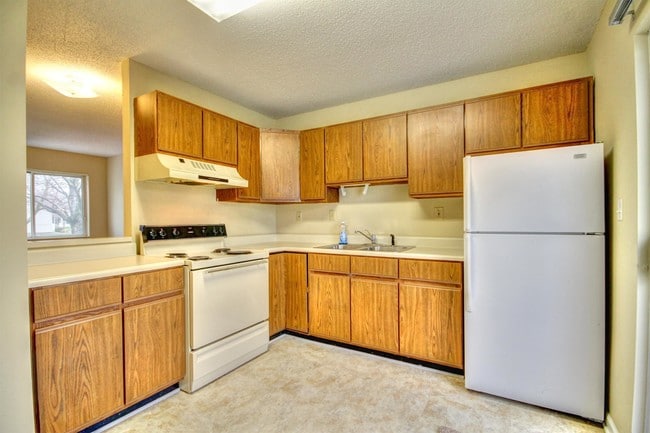 Building Photo - 401 E Fairlawn Dr
