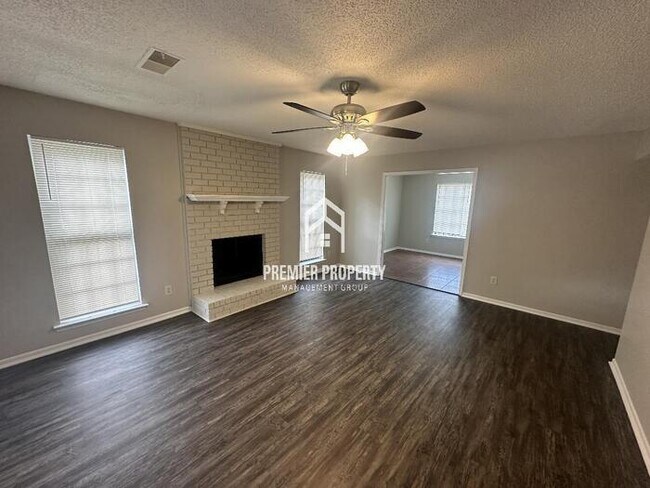 Building Photo - 4453 Crescent Park Dr